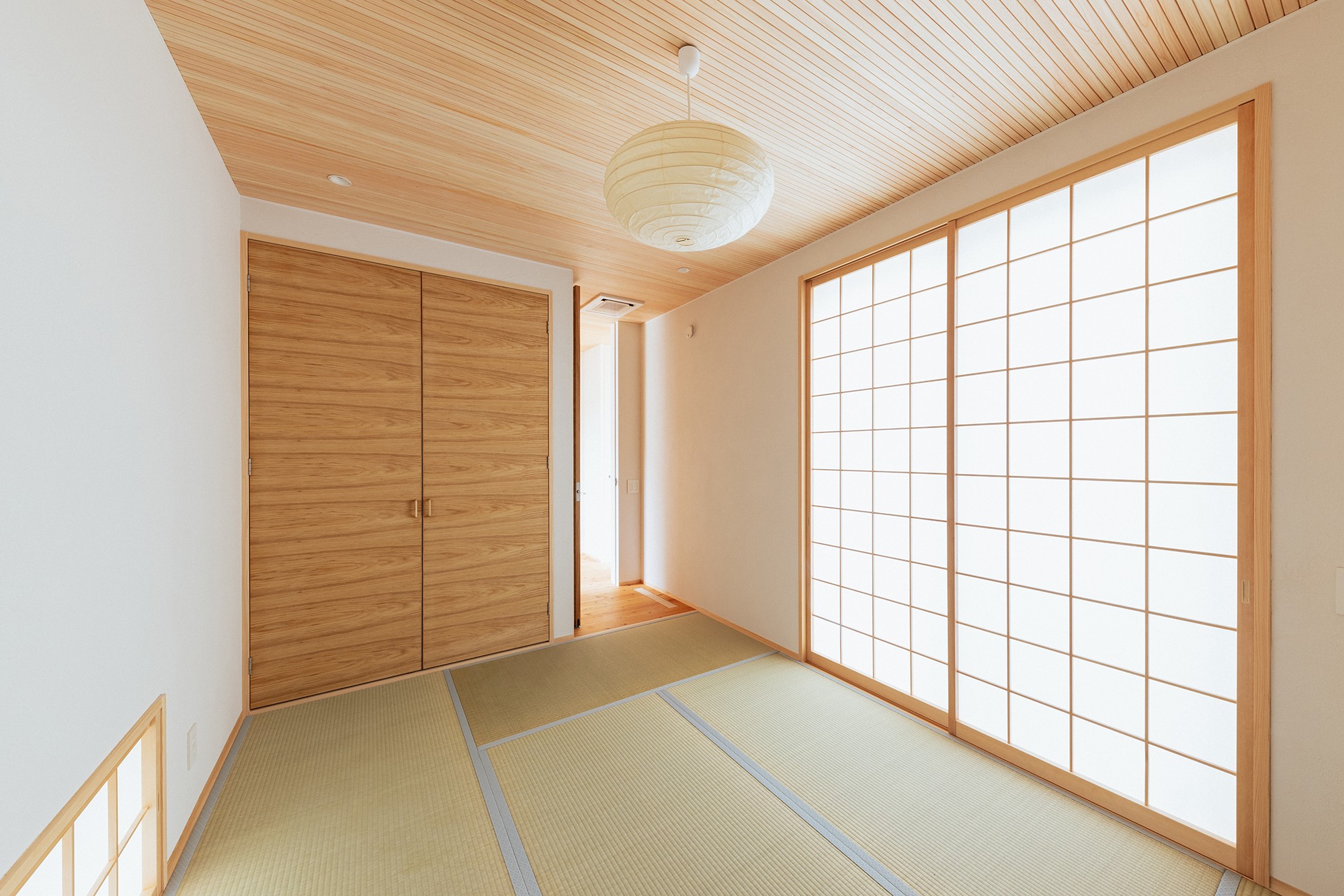 天龍焼杉の大屋根の家