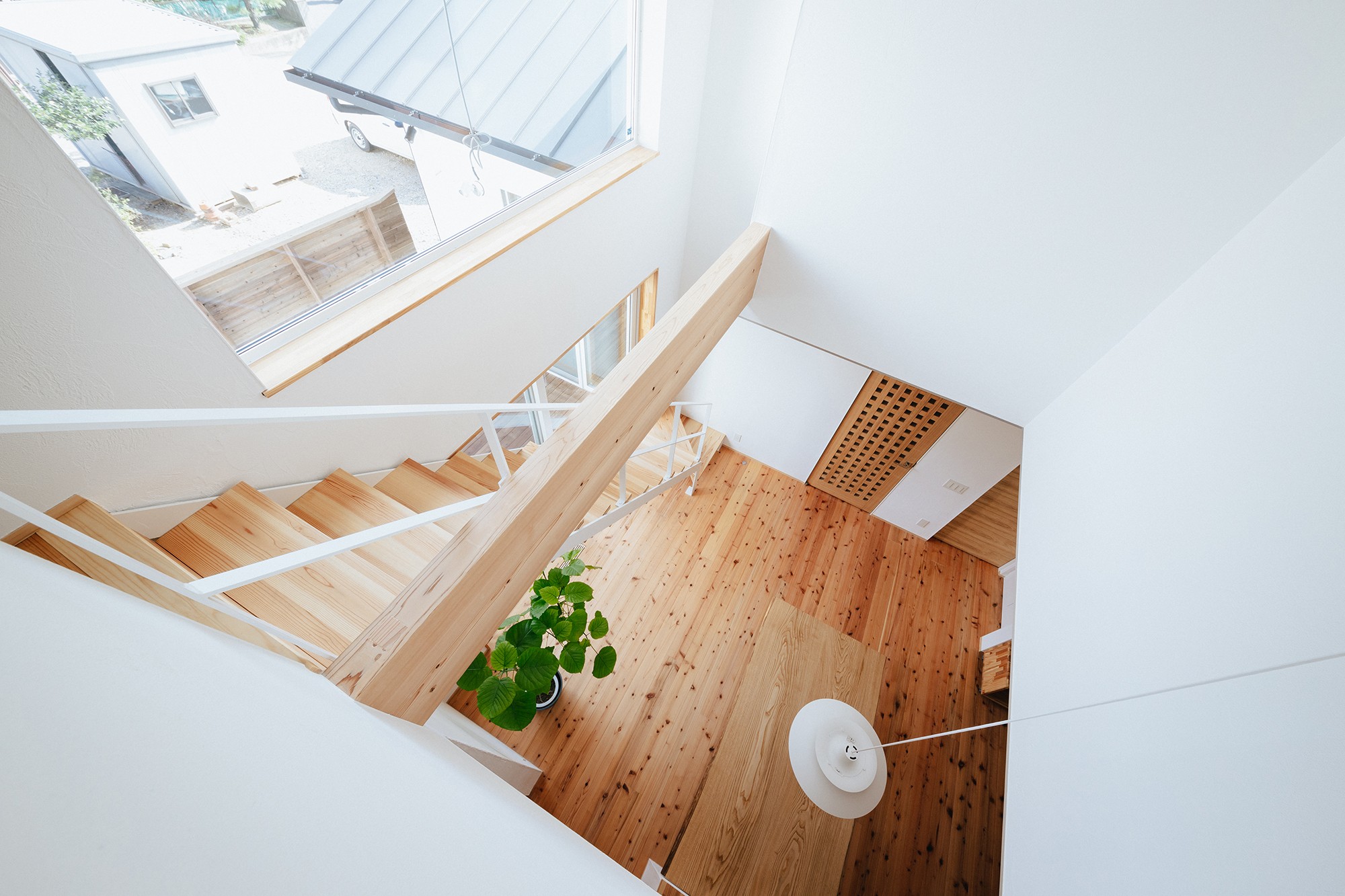 天龍焼杉の大屋根の家